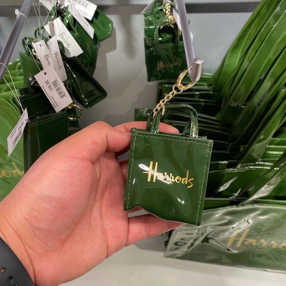 Harrods Glossy Green Tote Keychain - Picture 9 of 9